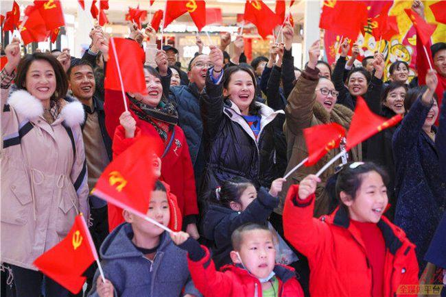 在《隐秘而伟大》里，到底是谁杀死了钟处长?游戏画面